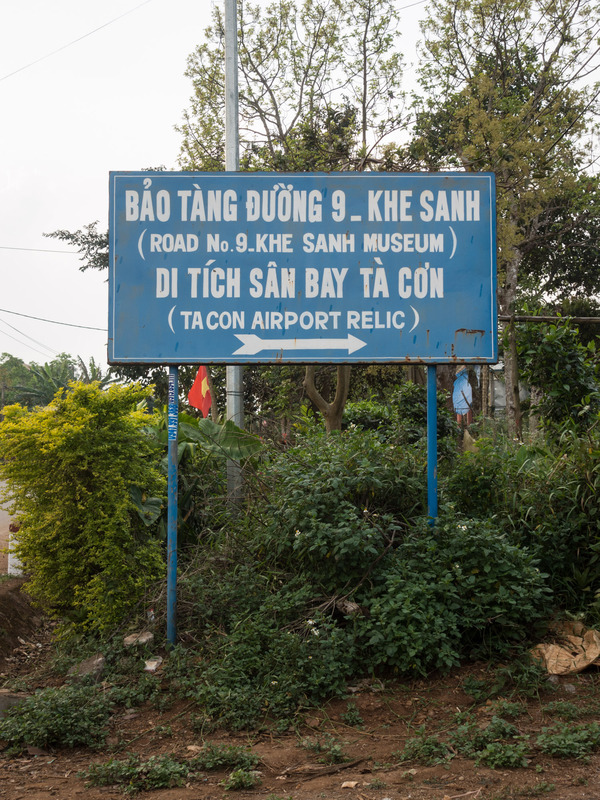 sign pointing to Khe Sanh